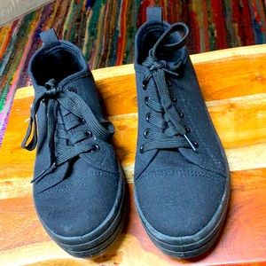 black cloth shoes (size 6)